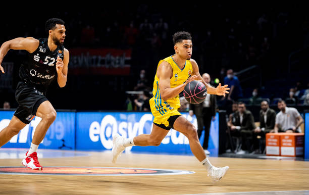 主教练通过 主教练通过